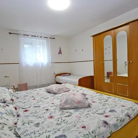 Dulijana 2042 * Pola